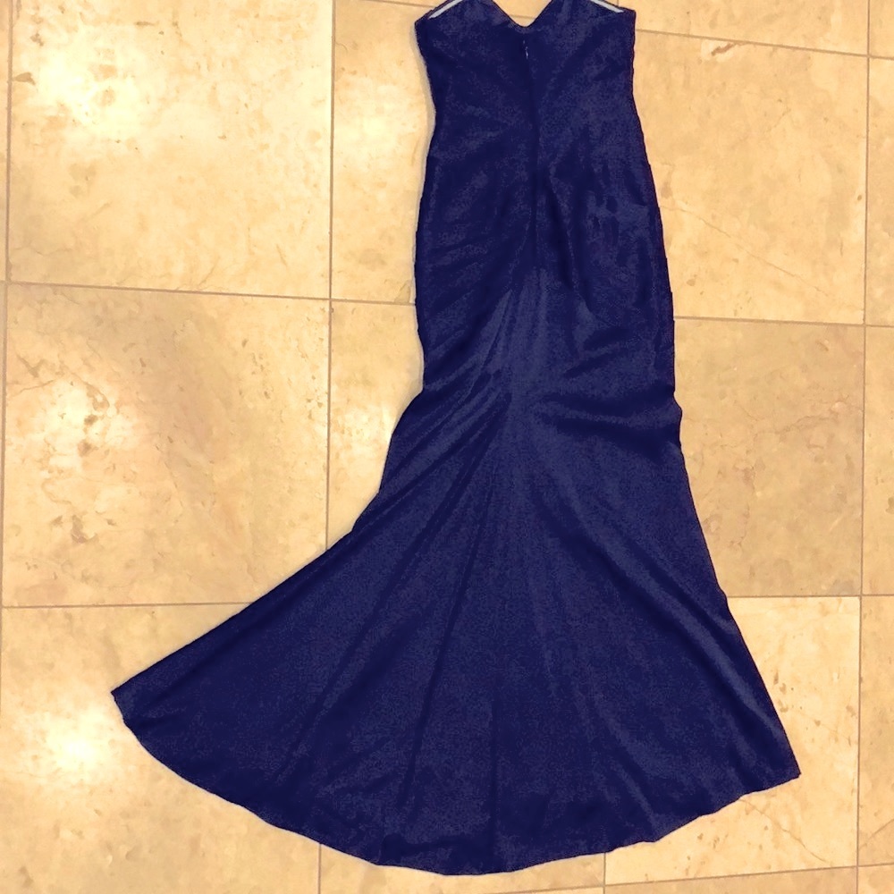 Beautiful silk navy blue Nicole Miller dress❤️